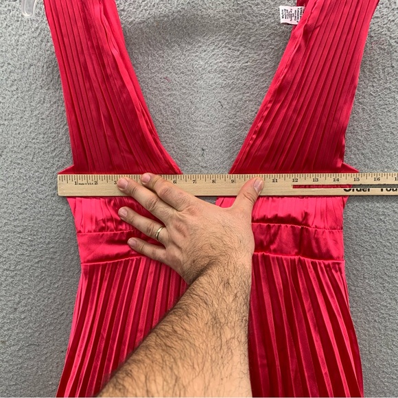 Sincerely Jules Dress Size M Hot Pink Sleeveless V-Neck Pleated Fit & Flare NWT - Picture 5 of 13